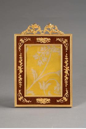 独角鹿西洋古董法国出品路易十六风格天使繁花主题铜鎏金精雕装饰天然木纹方形古董相框