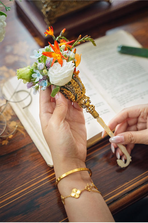 独角鹿西洋古董1850-1880年代法国出品麦穗主题铜鎏金精雕母贝手柄捧花棒 商品图2