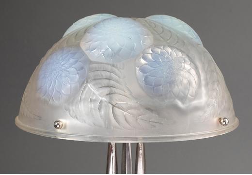独角鹿西洋古董法国顶级水晶工坊莱俪LALIQUE设计出品镀镍青铜灯柱装饰「Dahlias 大丽花」主题乳色灯罩水晶古董台灯艺术摆件 商品图4