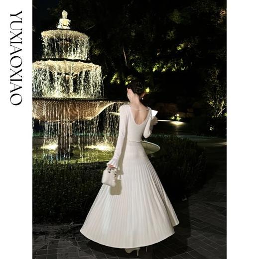 余潇潇【柔情旋律】减龄一字领定位烫钻珍珠弹力露背连衣裙 商品图3