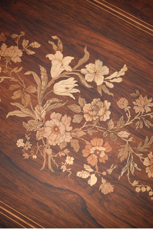 【已售】独角鹿西洋古董法国出品路易十六风格胡桃木精雕装饰自然繁花主题细木镶嵌边桌 商品图4