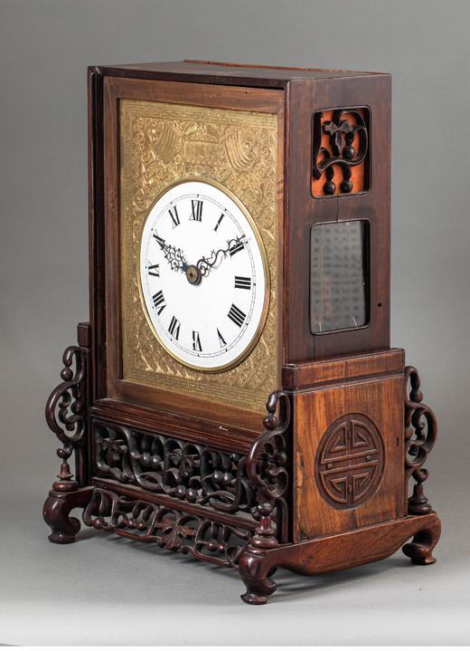 中国古董 中国清代出品藤蔓卷叶纹红木镂雕镶嵌缠枝花卉主题铜鎏金精雕插屏钟 商品图3