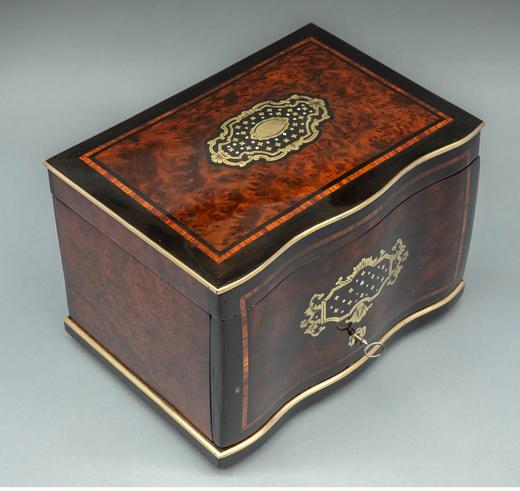 独角鹿西洋古董法国出品卷叶纹手绘描金装饰圆点造型母贝镶嵌红木多层雪茄盒 商品图2