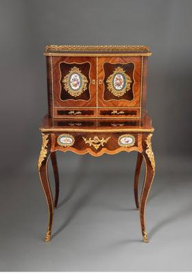 独角鹿西洋古董法国拿破仑三世时期出品古典卷叶纹铜鎏金精雕镶嵌花卉主题瓷面画细木镶嵌写字台