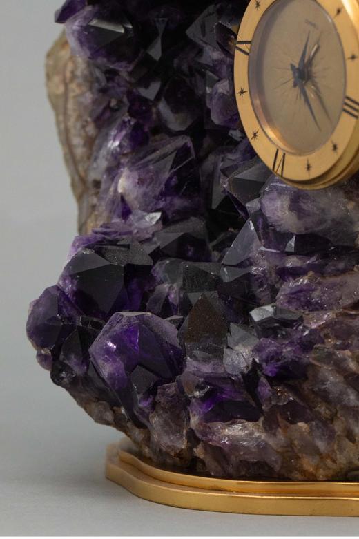 独角鹿西洋古董英国知名品牌Alfred Dunhill签名出品天然紫水晶洞装饰铜鎏金底座及圆形表盘座钟 商品图4