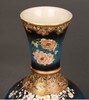 独角鹿西洋古董1900年代日本明治时期出品京都錦光山制款梅花牡丹纹主题蓝地描金彩绘萨摩烧花瓶一对 商品缩略图3