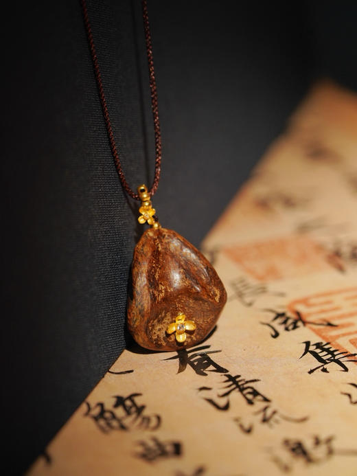 沉香沉水随形吊坠 商品图0