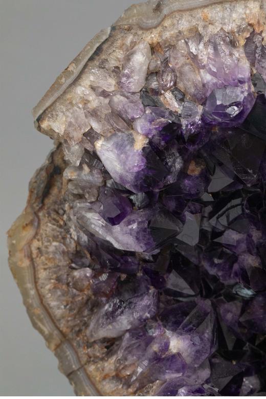 独角鹿西洋古董英国知名品牌Alfred Dunhill签名出品天然紫水晶洞装饰铜鎏金底座及圆形表盘座钟 商品图3