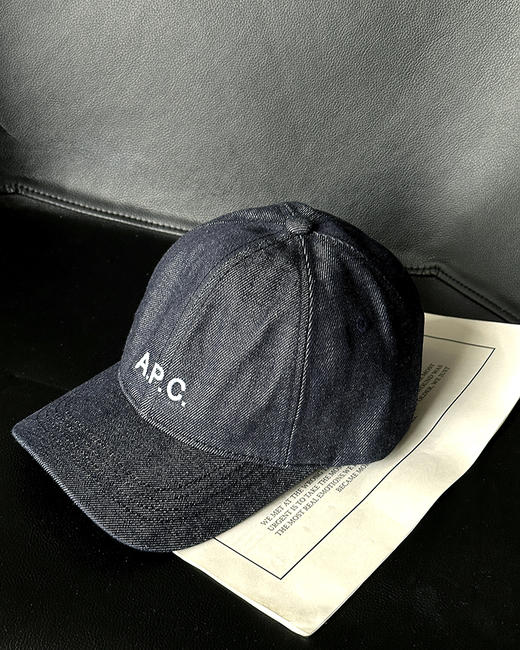 现货 THS-无  APC家 源尾必入 丹宁牛仔外套QF093+简约通勤牛仔包 CQ1414 棒球帽 CN211 商品图13