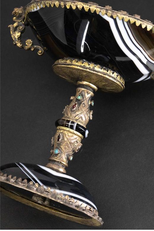 独角鹿西洋古董欧洲出品新文艺复兴风格铜鎏金精雕装饰玛瑙嵌绿松石及红宝石双耳高足杯 商品图2