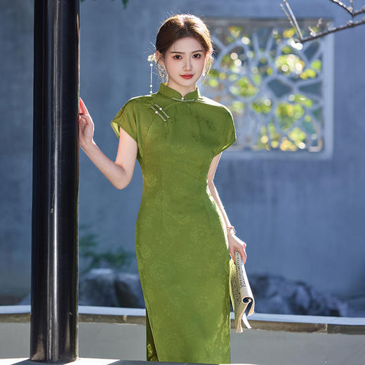 SC21608绿色国风中式长款旗袍改良年轻款2025新款女复古修身短袖日常可穿 商品图3