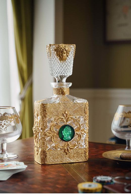 独角鹿西洋古董法国出品繁花卷叶纹铜鎏金精雕镶嵌古典女子肖像主题卡梅奥装饰水晶烈酒瓶 商品图0