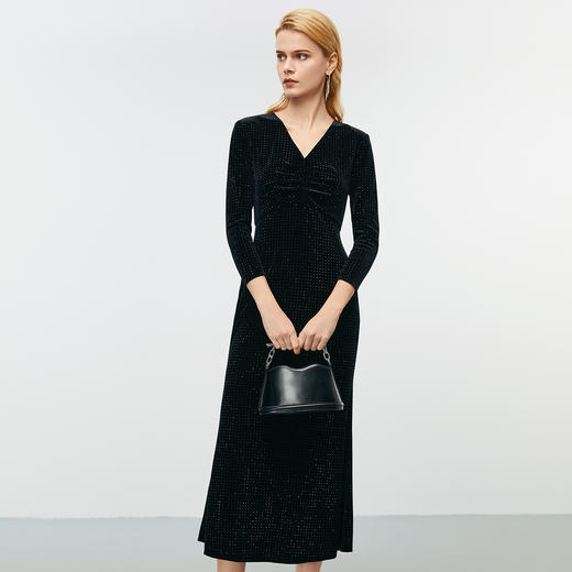 EITIE爱特爱复古V领轻奢显瘦高腰黑色礼服连衣裙冬季新款8077704 商品图3