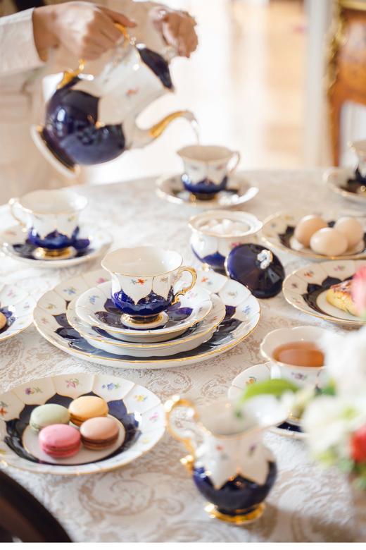 【已售】独角鹿西洋古董德国著名瓷窑梅森Meissen蓝釉描金修饰B-Form款多花竞艳主题五人下午茶瓷器套件古董瓷器 商品图3