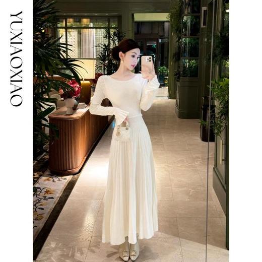 余潇潇【柔情旋律】减龄一字领定位烫钻珍珠弹力露背连衣裙 商品图0