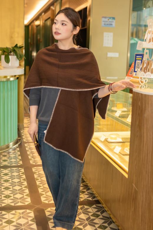 一周内发货【羊毛混纺披肩 2用】🌿 一件披肩的温柔，是懂得女人的温度。垂顺不厚重，秋冬可外搭，妥帖地护住脖颈~面料:45支羊毛混纺 成分:52.8%聚酯纤维22.4%锦纶21.1%腈纶3.7%绵羊毛 商品图4