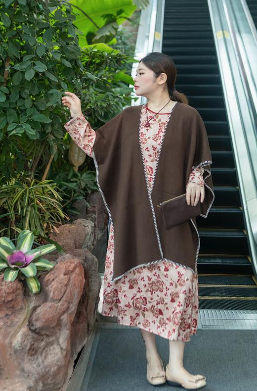 一周内发货👜【羊皮真皮小包】手机包、腋下包、手提包、斜挎包...秋冬法棍包，它小巧轻便，正好放下手机、纸巾、钥匙和卡片——日常出门的必备品一样不落，但也懂得给自己的容量做减法，不贪多，不赘余。 商品图2