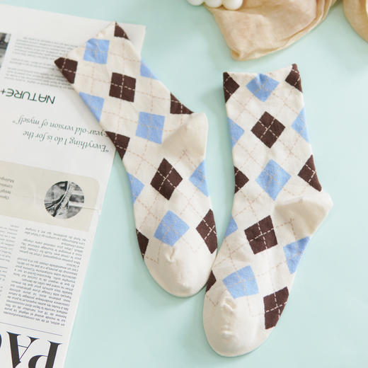 【59元3双】女士时尚棉袜菱形时尚袜中长筒袜子秋冬女袜【2522510】 商品图1