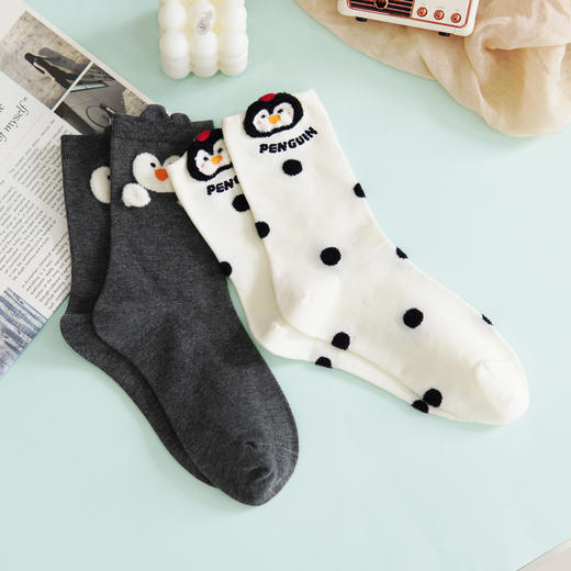 【59元3双】女士时尚卡通棉袜小企鹅袜子中长筒时尚袜女袜【2522511】 商品图1