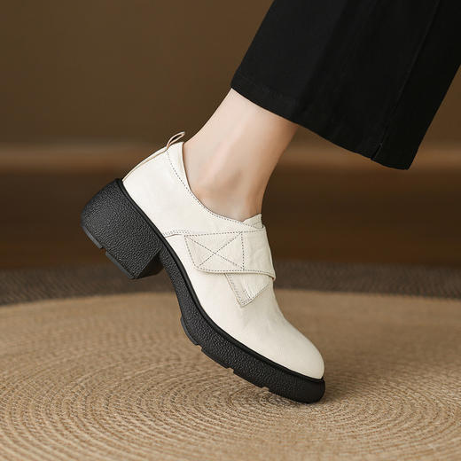 【预售5天】厚底圆头复古简约乐福鞋女魔术贴秋季新款通勤粗跟舒适深口单鞋女YY&YY036-3 商品图3