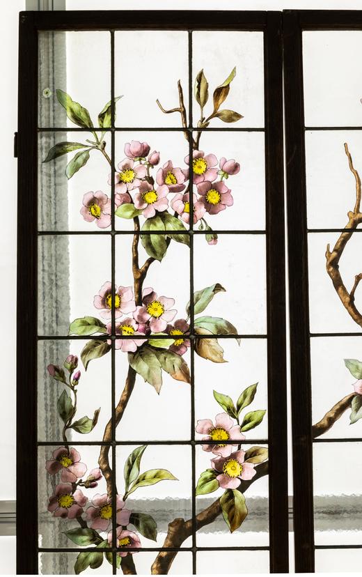 独角鹿西洋古董 19世纪末法国新艺术时期出品水岸花开主题彩绘玻璃花窗一对 商品图1