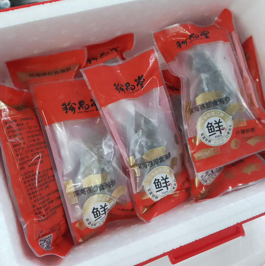 【滋补高定礼盒】干海参/鲍鱼/即食海参任君选择，经过高汤鲜炖，真材实料，营养搭配。海参饱满丰腴，黑亮的表皮在鲍汁的润泽下闪耀着诱人的光泽，那细腻的肉质仿佛在诉说着大海的馈赠。 商品图9