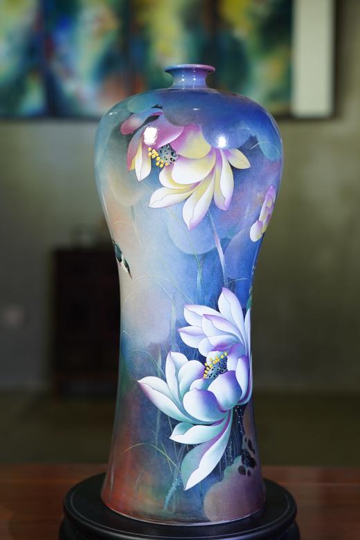 留光溢彩莲开吉祥赏瓶 商品图0