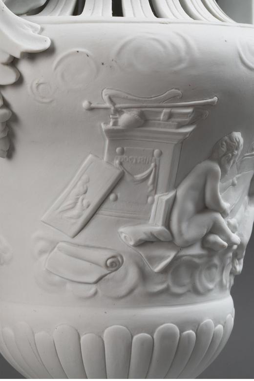 独角鹿西洋古董 法国出品绘画小天使主题素胎瓷浮雕及镂雕双耳带盖赏瓶家居摆件一对 商品图5