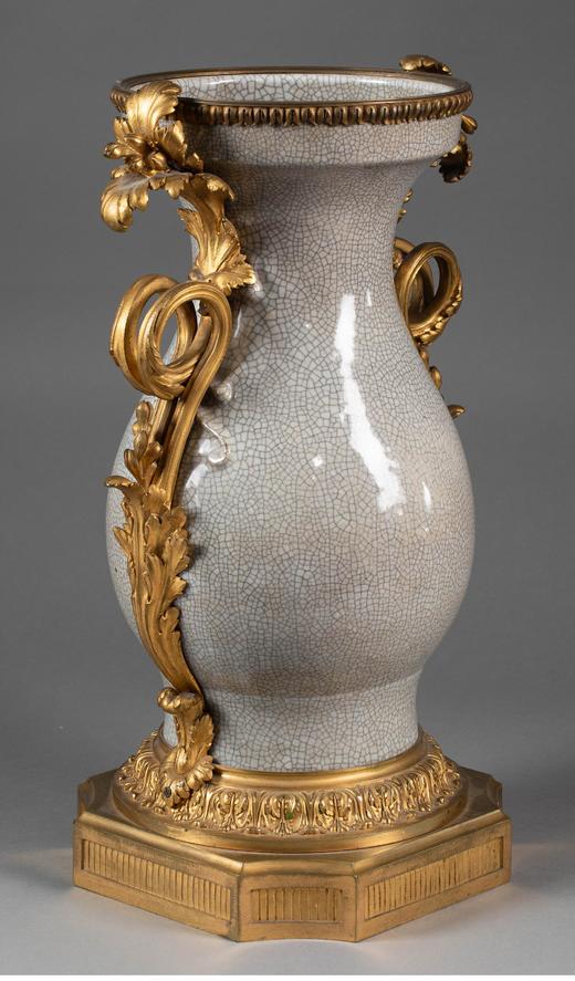 独角鹿西洋古董 19世纪法国出品路易十五风格繁花卷叶主题铜鎏金精雕装饰东方风格冰裂纹青釉瓷瓶一对 商品图2