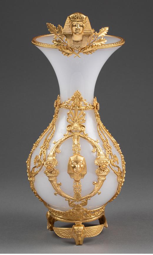 独角鹿西洋古董  19世纪末法国出品古埃及人物主题铜鎏金精雕装饰白色欧泊水晶花瓶 商品图0