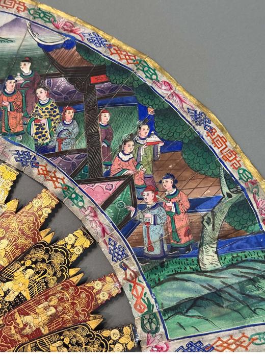 独角鹿西洋古董 中国古董 红黑漆木描金扇骨装饰官邸人物主题纸本彩绘双扇面折扇 商品图2