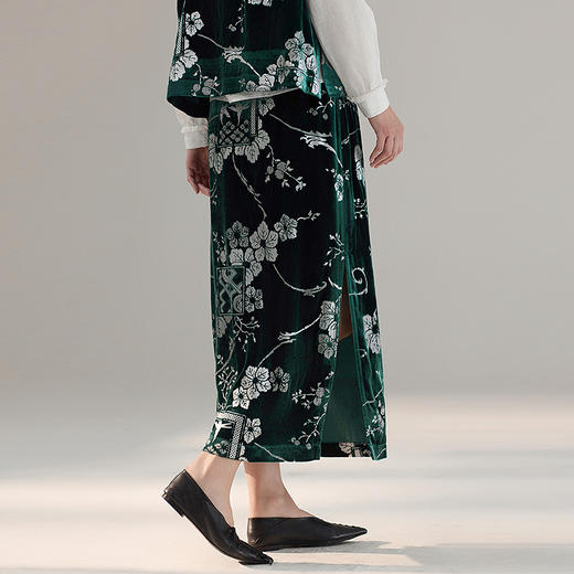 【林栖设计小店】（现货）丝绒半身裙印花优雅百搭直筒宽松显瘦2025秋季新款裙子女G1953358 商品图4