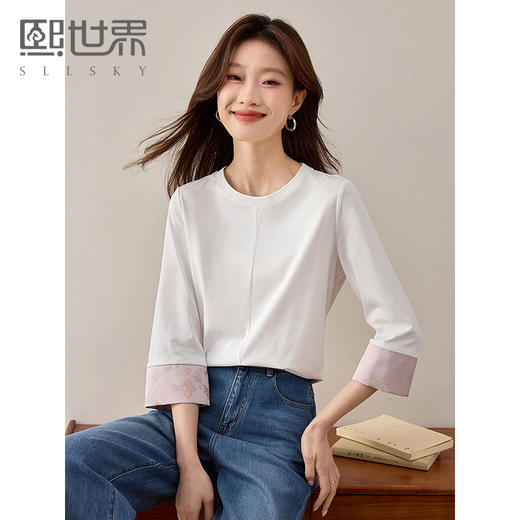 【周四狂欢价】熙世界新中式刺绣圆领T恤女秋季2025新款国风织锦休闲白色打底衫 商品图0