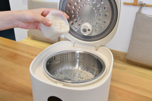 【低糖本味 粒粒皆甜 】倾厨迷你低糖饭煲3L 双感温探头 不粘内胆 触控面板 24h预约 可精煮或低糖 纳米陶瓷釉内胆 汤粥防溢出 底部隐藏把手 商品图9