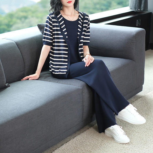 SC21-93022025夏季新款针织衫短袖T恤冰丝套装女条纹开衫阔腿裤两件套T恤潮 商品图0