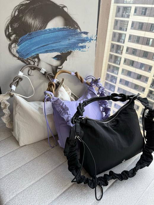三色露露单肩包，全新lulu Convertible 女士多功能褶皱尼龙单肩斜挎包 手提包   尺寸：30*11*23  6.5L 商品图2