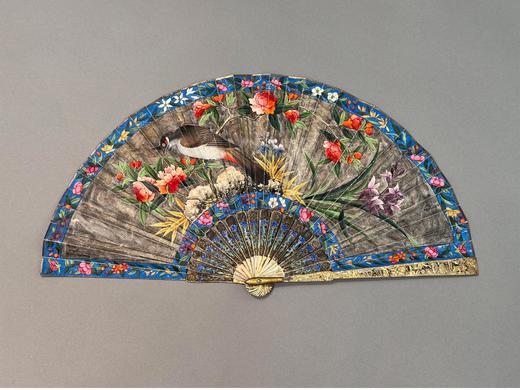独角鹿西洋古董 中国古董 银鎏金累丝烧蓝扇骨装饰花鸟庭园主题纸本彩绘双扇面折扇 商品图0