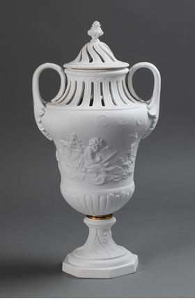 独角鹿西洋古董 法国出品绘画小天使主题素胎瓷浮雕及镂雕双耳带盖赏瓶家居摆件一对