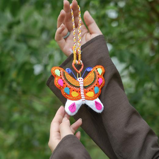 西秦刺绣蝴蝶挂饰 包挂车挂 全手工刺绣制作 商品图3