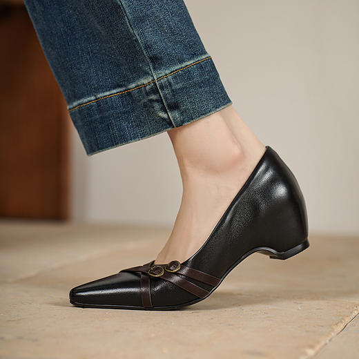 【预售5天】法式复古皮带扣低跟小皮鞋女新款真皮尖头浅口单鞋GP&3517 商品图1