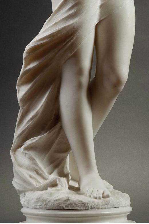 独角鹿西洋古董 19世纪末20世纪初意大利雕塑名家Fratelli Pugi兄弟签名创作新艺术风格卡拉拉大理石雕塑作品《持花少女》 商品图4