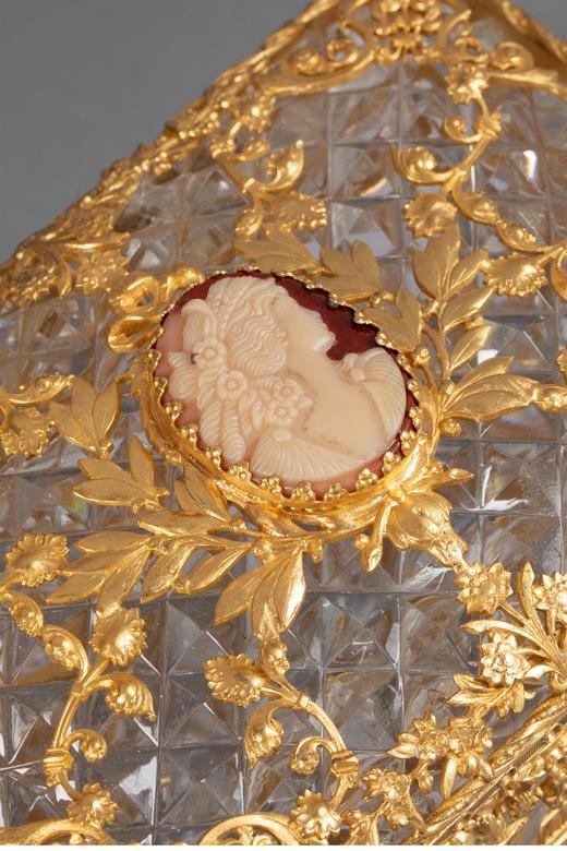 独角鹿西洋古董 铜鎏金精雕嵌古典女子肖像卡梅奥装饰水晶珍宝盒 商品图3