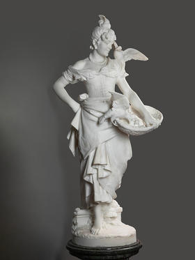 独角鹿西洋古董1887年意大利雕塑家Vittorio Caradossi签名创作女性人物主题大理石雕塑作品《与鸟一起的少女》