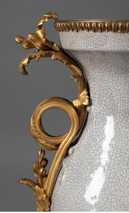 独角鹿西洋古董 19世纪法国出品路易十五风格繁花卷叶主题铜鎏金精雕装饰东方风格冰裂纹青釉瓷瓶一对 商品图4