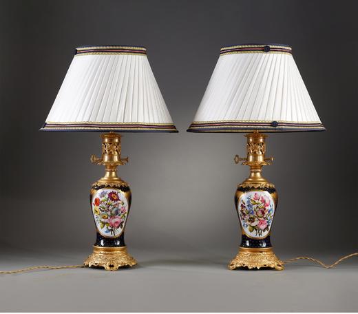 独角鹿西洋古董 19世纪末法国出品铜鎏金精雕嵌古典繁花主题手绘描金深蓝釉瓷瓶装饰布面百褶灯罩台灯一对 商品图0