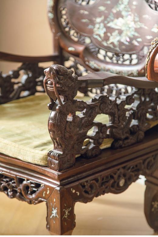 【已售】独角鹿西洋古董 中国出品龙纹硬木精雕装饰传统山水人物主题螺钿镶嵌太师椅一对 商品图4