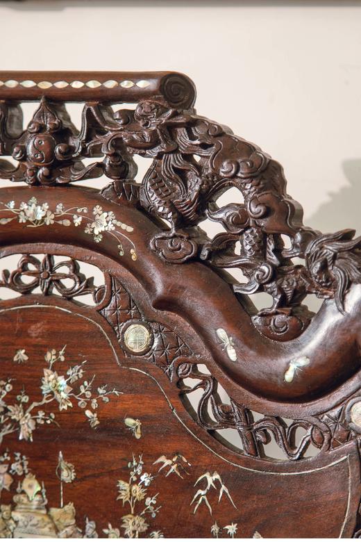 【已售】独角鹿西洋古董 中国出品龙纹硬木精雕装饰传统山水人物主题螺钿镶嵌太师椅一对 商品图5