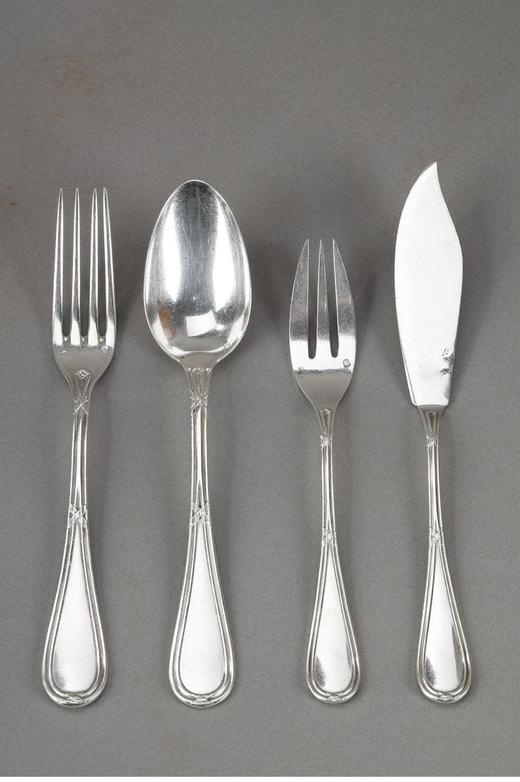 独角鹿西洋古董 20世纪上半叶法国银器工坊出品定制款母贝手柄装饰纯银及银镀金餐具套件 带橡木原盒 商品图1