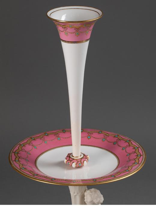 【已售】独角鹿西洋古董 古董摆件 法国出品小天使主题素胎瓷雕底座马蹄莲造型手绘描金装饰粉白釉瓷制中央花瓶摆件 商品图2