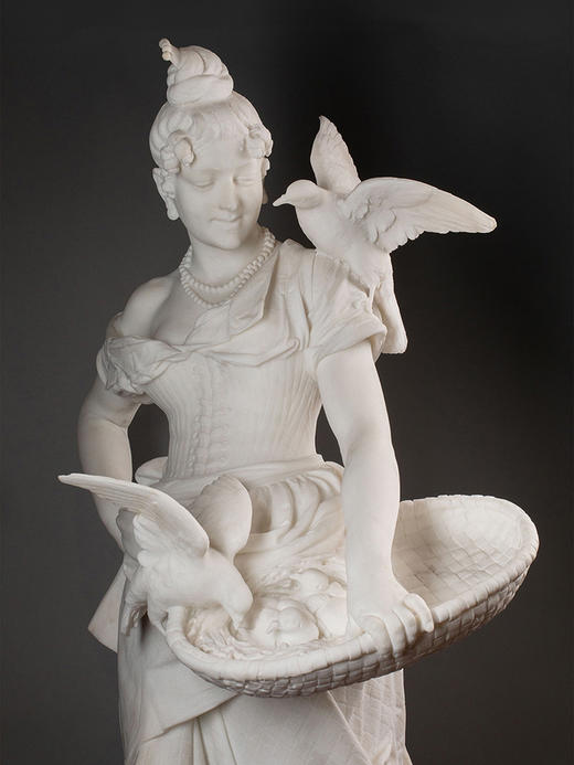 独角鹿西洋古董1887年意大利雕塑家Vittorio Caradossi签名创作女性人物主题大理石雕塑作品《与鸟一起的少女》 商品图4